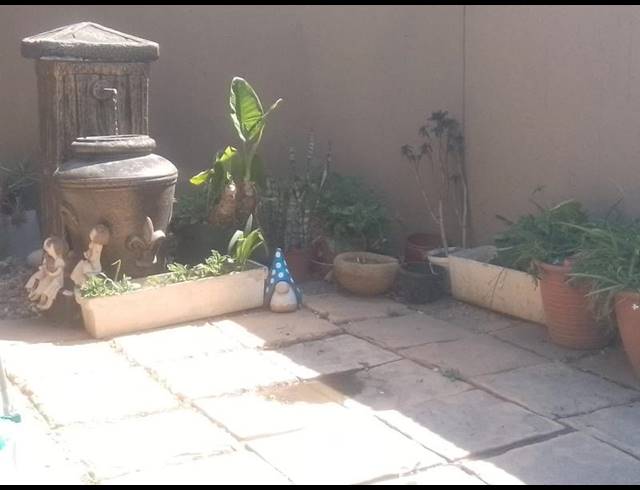 2 BEDROOM TOWNHOUSE FOR SALE IN VANDERBIJLPARK SE 2